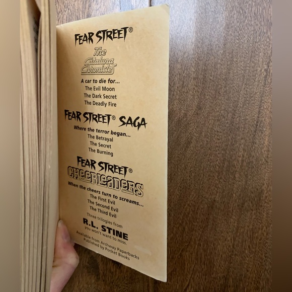 Vtg 1996 R.L. Stine Fear Street The Confession #38 Archway Paperback Book - Picture 8 of 8